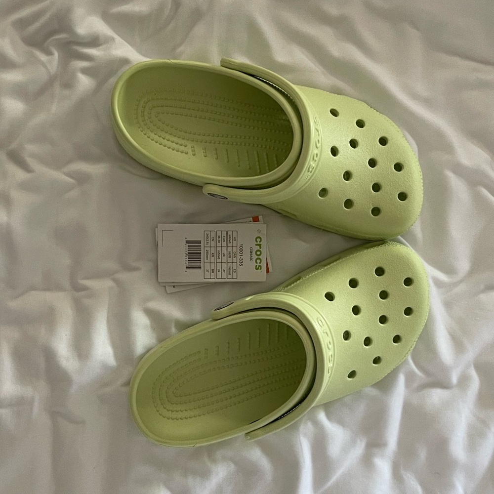 NWT Crocs Classic
